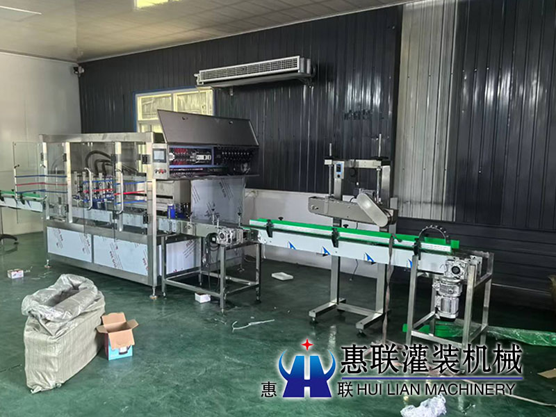 調(diào)味料灌裝機安裝現(xiàn)場